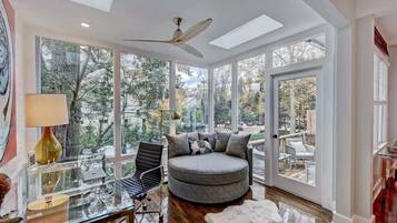 TV, fireplace, offices