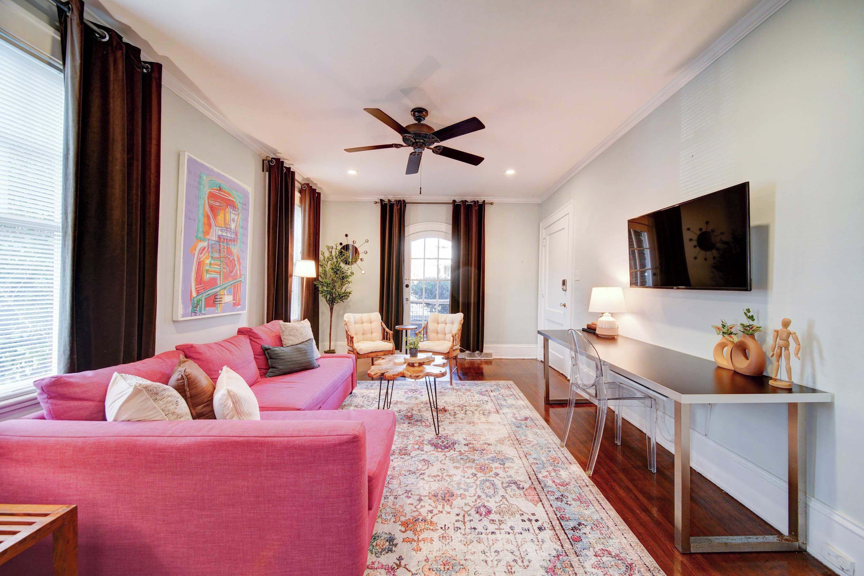 Televisión y oficina 