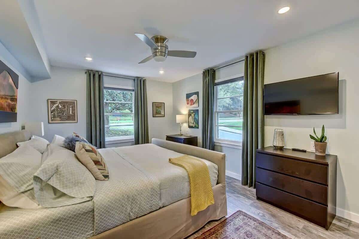 1 bedroom, iron/ironing board, travel crib, WiFi