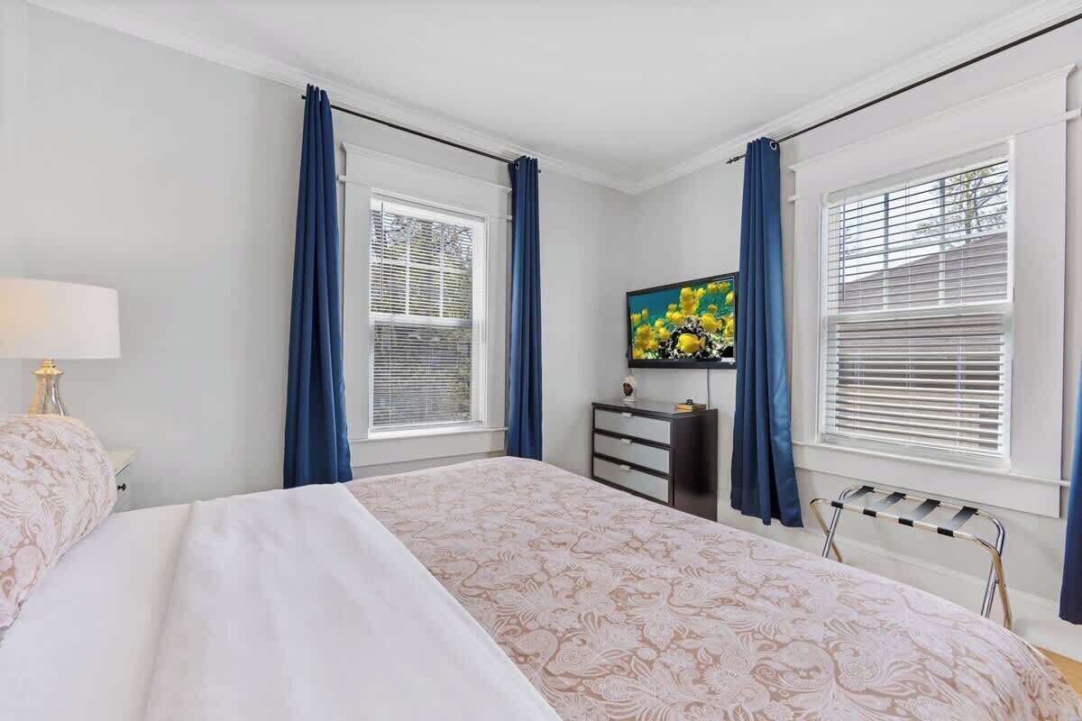 1 bedroom, iron/ironing board, travel crib, WiFi