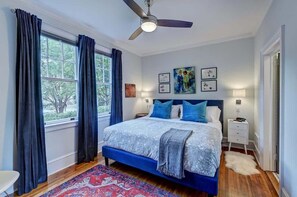 1 dormitorio, tabla de planchar con plancha, cuna de viaje y wifi