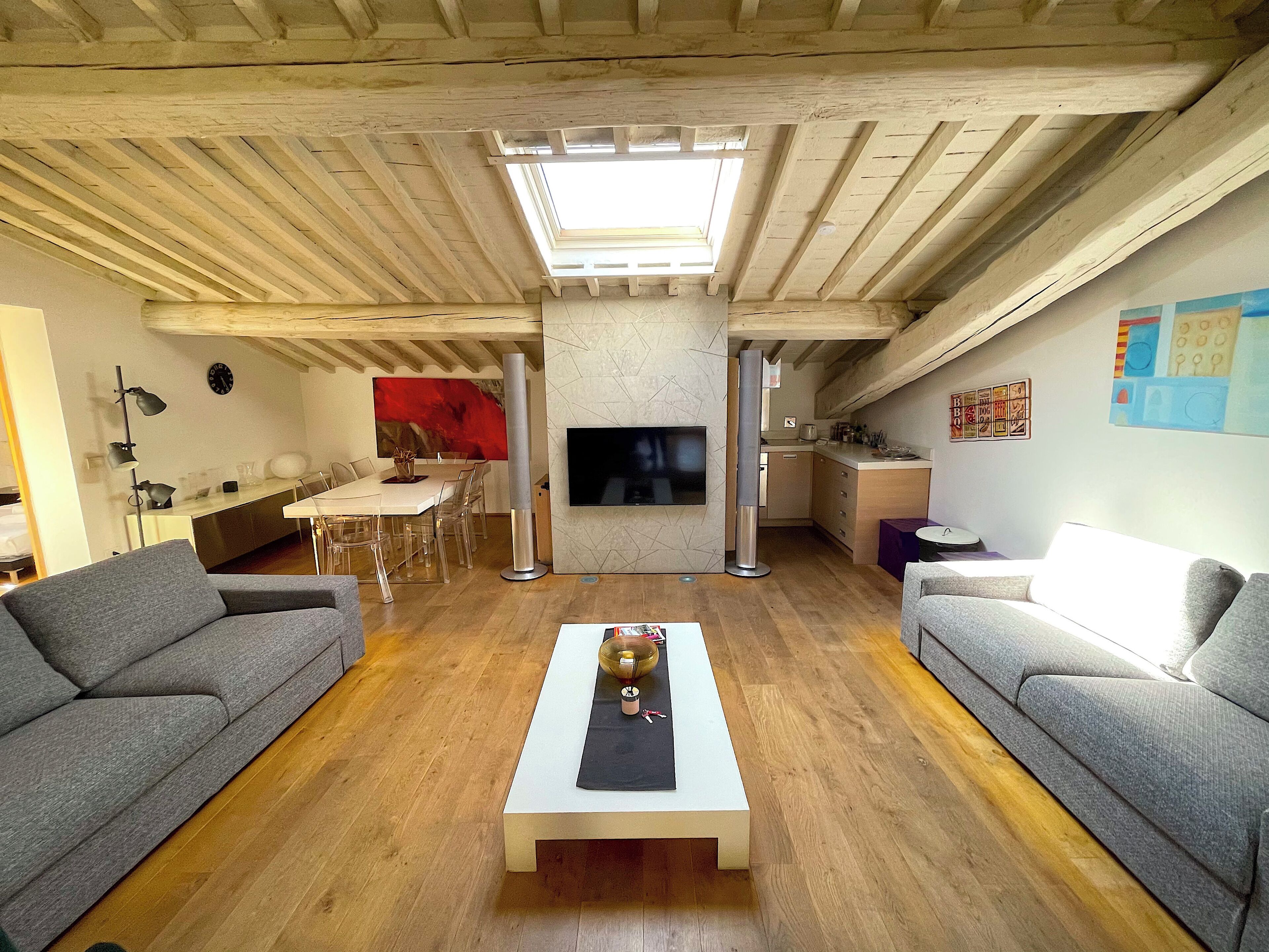 Télévision, cheminée