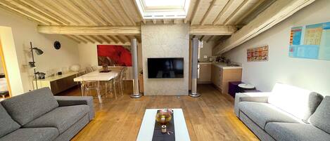 Télévision, cheminée