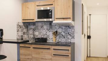 KylskÄp, mikrovÄgsugn, ugn och kaffe- och tebryggare