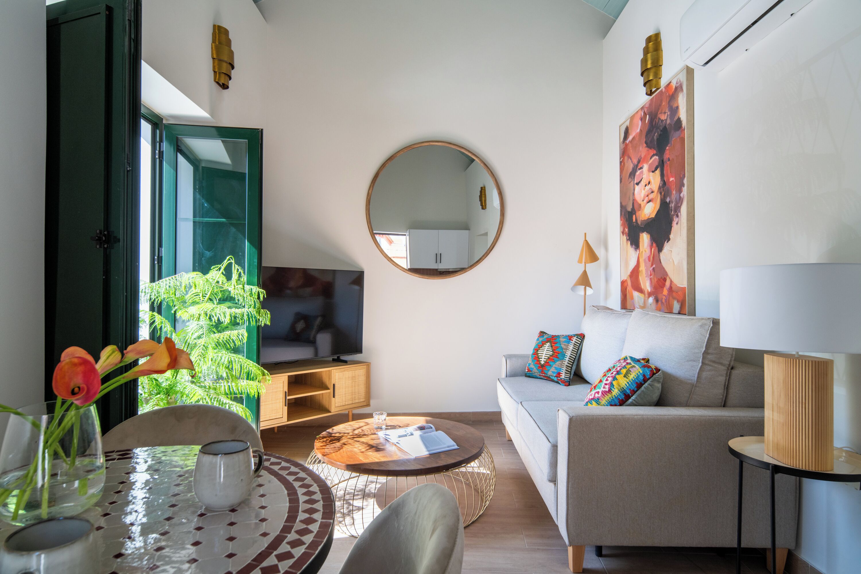 Suite superior - 1 planta | Coin séjour | TV connectée de 55 pouces avec chaînes par câble