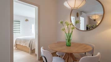 Suite ático con terraza - 2 planta | Opholdsområde | 55-tommers smart-tv med kabelkanaler
