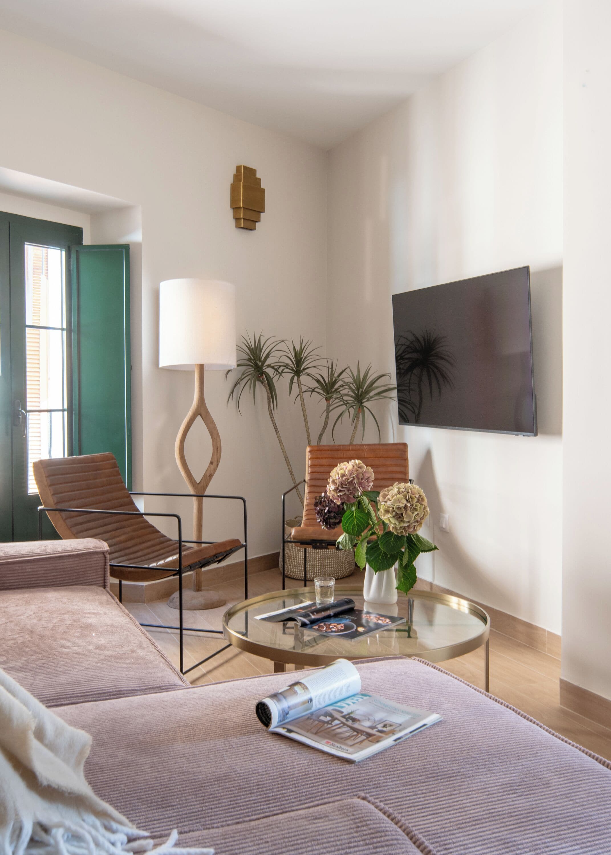 Suite ático con terraza - 2 planta | Wohnbereich | 55-Zoll-Smart-TV mit Kabelempfang