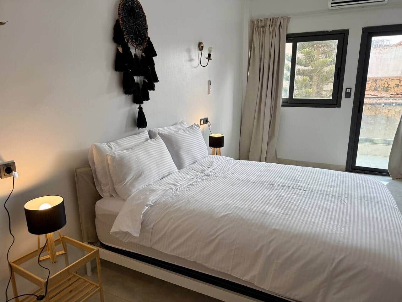 3 habitaciones, tabla de planchar con plancha, wifi y ropa de cama 