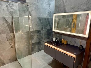 Hair dryer, towels - Almadies Serenity | Pool, Gym & Rooftop |Casa Molo (Dakar)