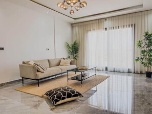 TV - Almadies Skyline | Pool, Gym & Rooftop |Casa Molo (Dakar)