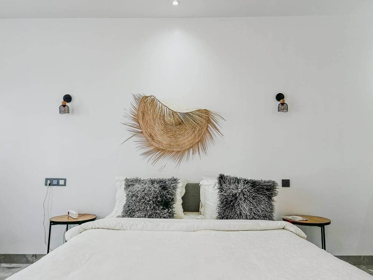 3 habitaciones, tabla de planchar con plancha, wifi y ropa de cama 