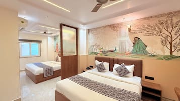 Quarto quádruplo família | Espaço de trabalho para notebook, ferros/tábuas de passar roupa