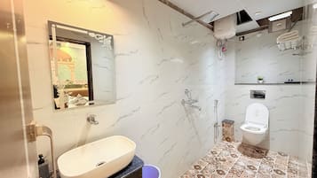 Quarto quádruplo família | Banheiro | Toalhas de banho, sabonete, shampoo