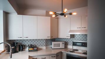 Micro-ondes, four, plaque de cuisson, lave-vaisselle