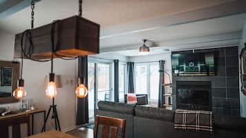 Télévision, cheminée