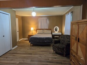 4 bedrooms, iron/ironing board, Internet, bed sheets - A+ location: UT, Melton Hill Parks, ORNL, shops (Oak Ridge)