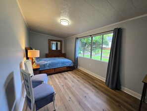 4 bedrooms, iron/ironing board, internet, bed sheets - A+ location: UT, Melton Hill Parks, ORNL, shops (Oak Ridge)
