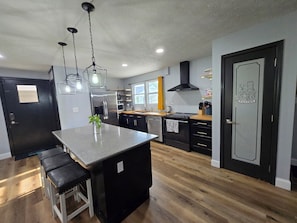 Private kitchen - A+ location: UT, Melton Hill Parks, ORNL, shops (Oak Ridge)