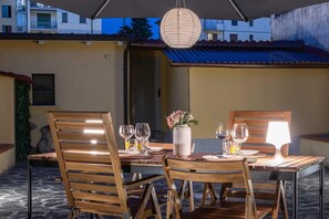 Outdoor dining - 'Piave House' Apartment with Private Garden and Wi-Fi (Pisa)