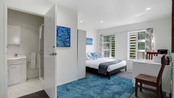 2 bedrooms, iron/ironing board, free WiFi, bed sheets