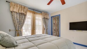 3 bedrooms, iron/ironing board, WiFi, bed sheets - Charming 3-bedroom house in delightful New Orleans with AC (New Orleans)
