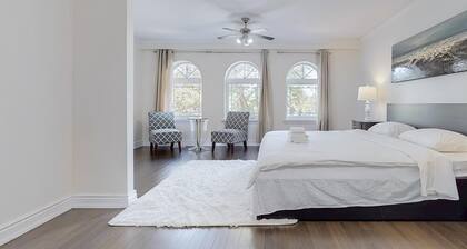 Luxury Country Estate in Stouffville | Huge Yard • Sunroom • Games & Family Fun