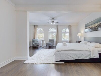 Luxury Country Estate in Stouffville | Huge Yard • Sunroom • Games & Family Fun