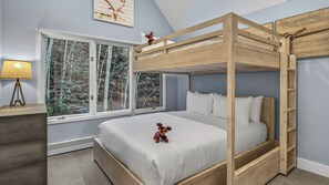 4 bedrooms, iron/ironing board, WiFi, bed sheets
