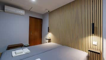 1 soveværelse, skrivebord, internetforbindelse, sengetøj