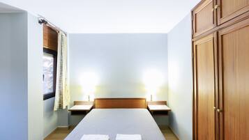 1 dormitorio, escritorio, Internet y ropa de cama