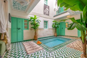 Piscine intérieure