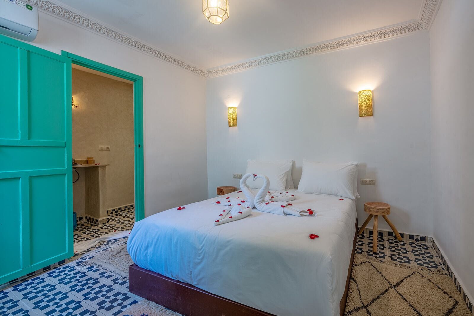 Standard Double Room | Free WiFi, bed sheets