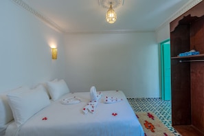 Standard Double Room | Free WiFi, bed sheets
