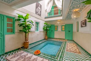 Piscine intérieure