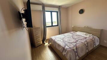 1 chambre, fer et planche Ă repasser, Wi-Fi, draps fournis