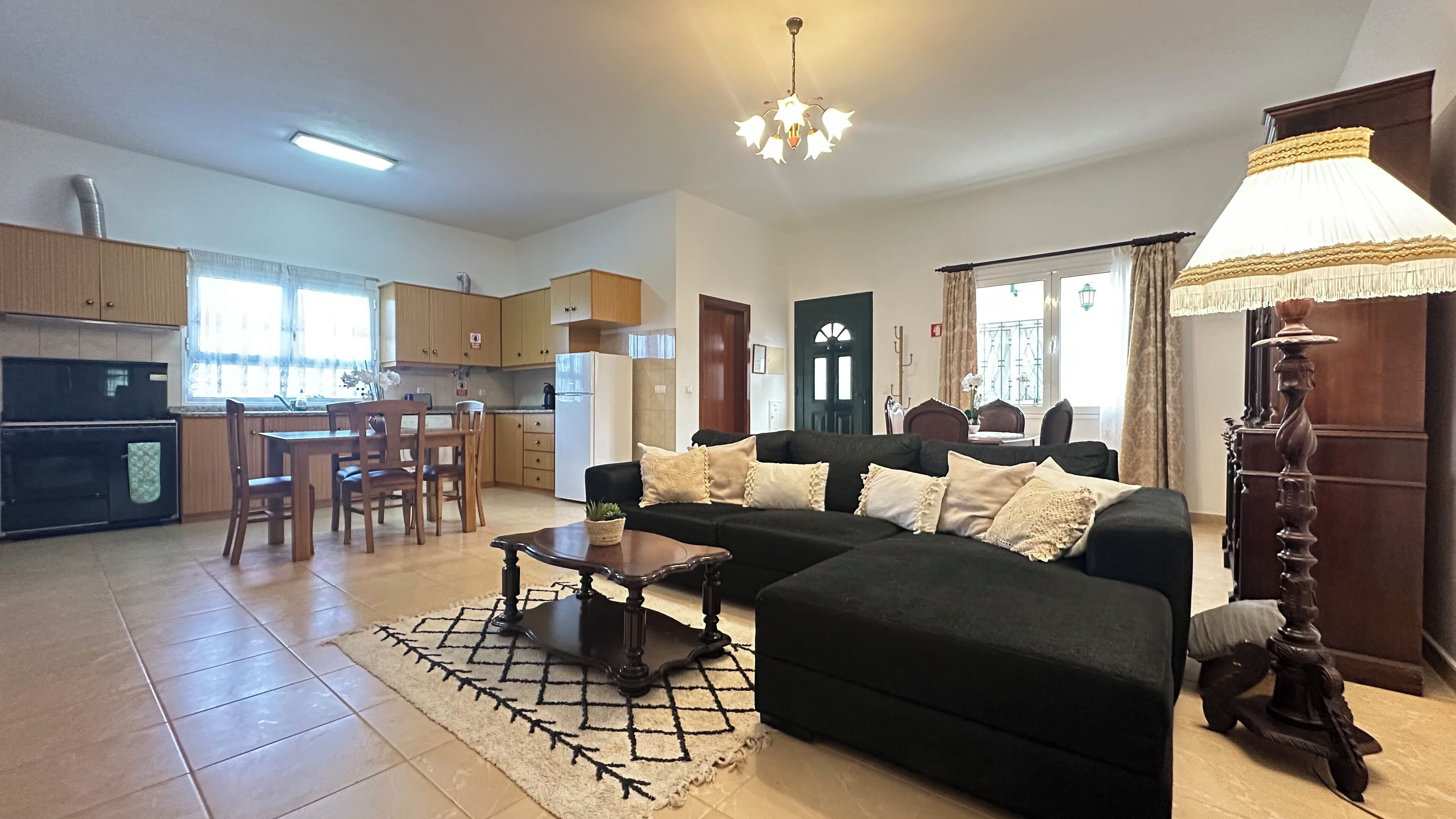 Deluxe Apartment, Partial Sea View | Living area | 40-inch flat-screen TV with cable channels