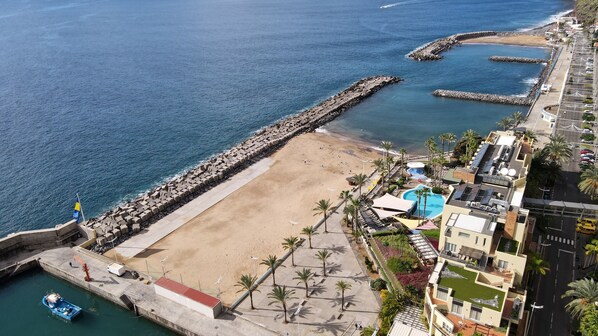 Beach nearby, black sand, sun-loungers, beach umbrellas