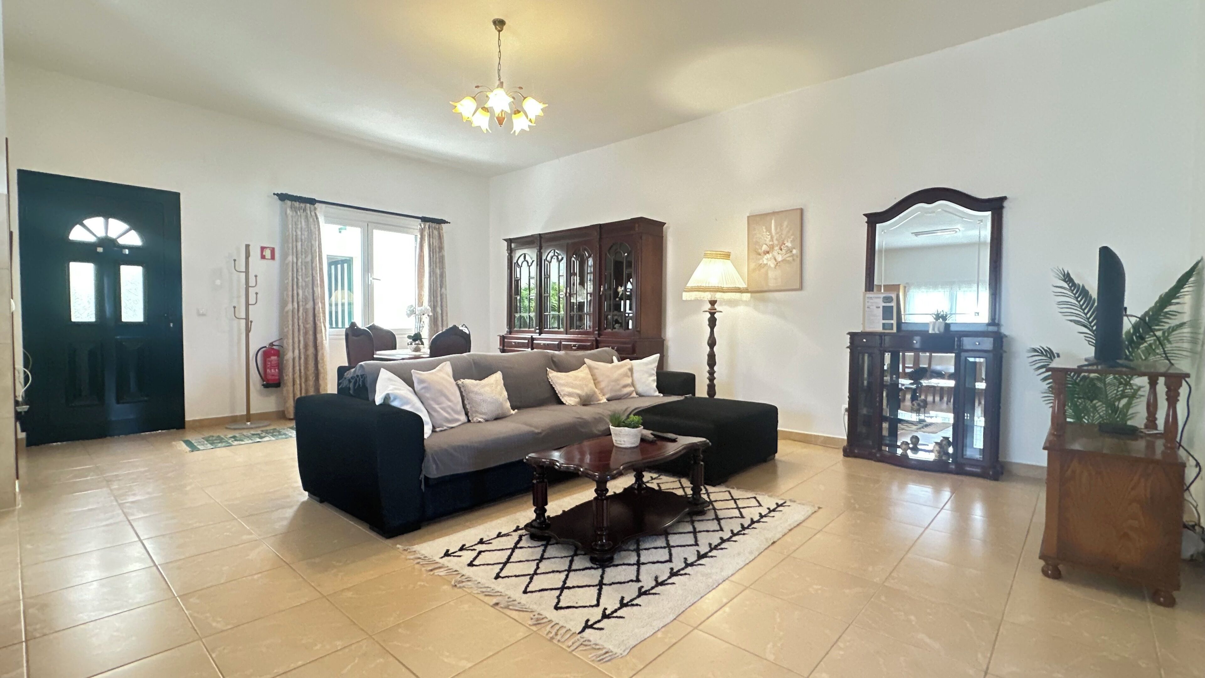 Deluxe Apartment, Partial Sea View | Living area | 40-inch flat-screen TV with cable channels