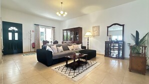 Deluxe Apartment, Partial Sea View | Living area