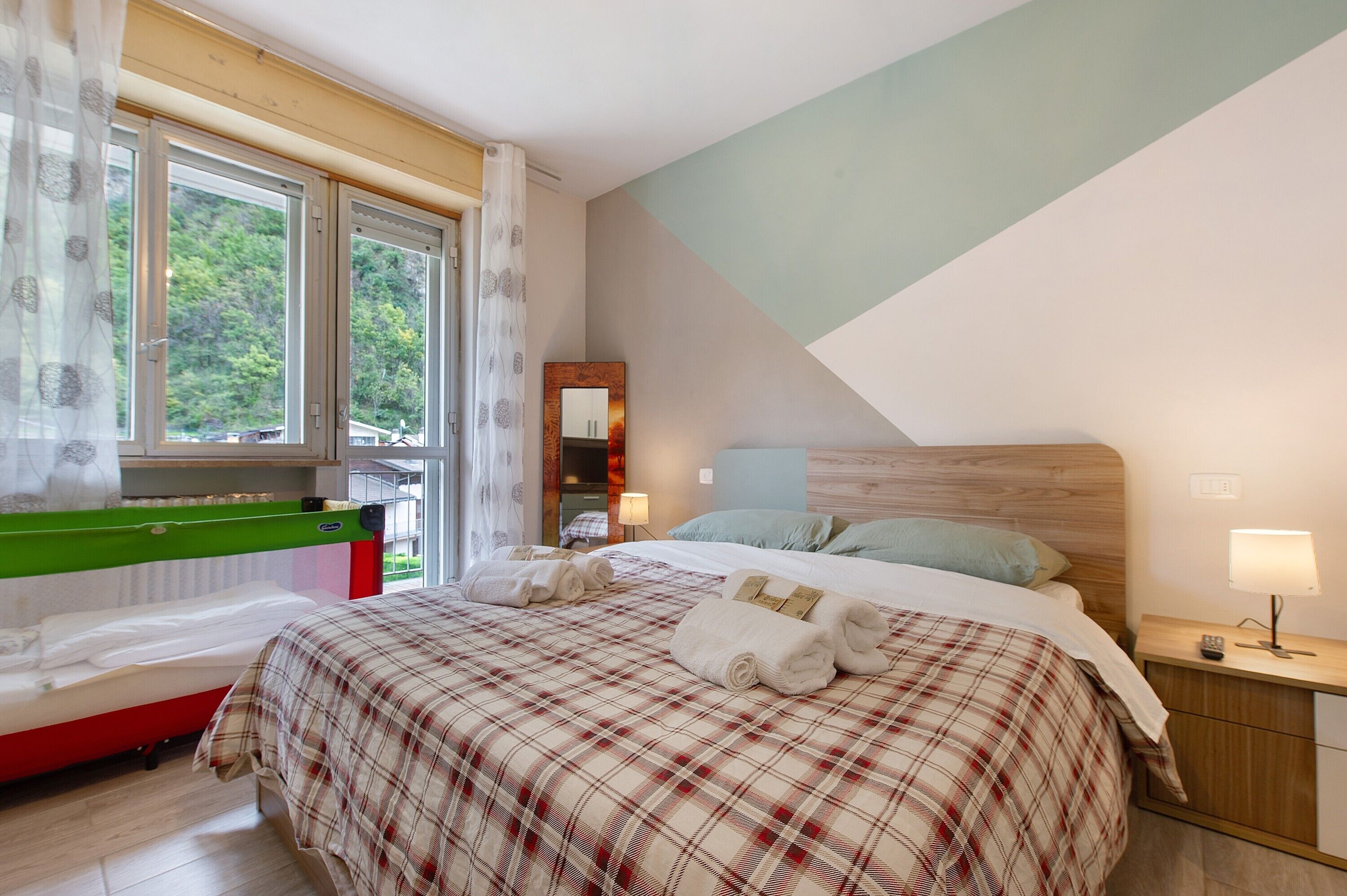 2 slaapkamers, een strijkplank/strijkijzer, wifi, beddengoed