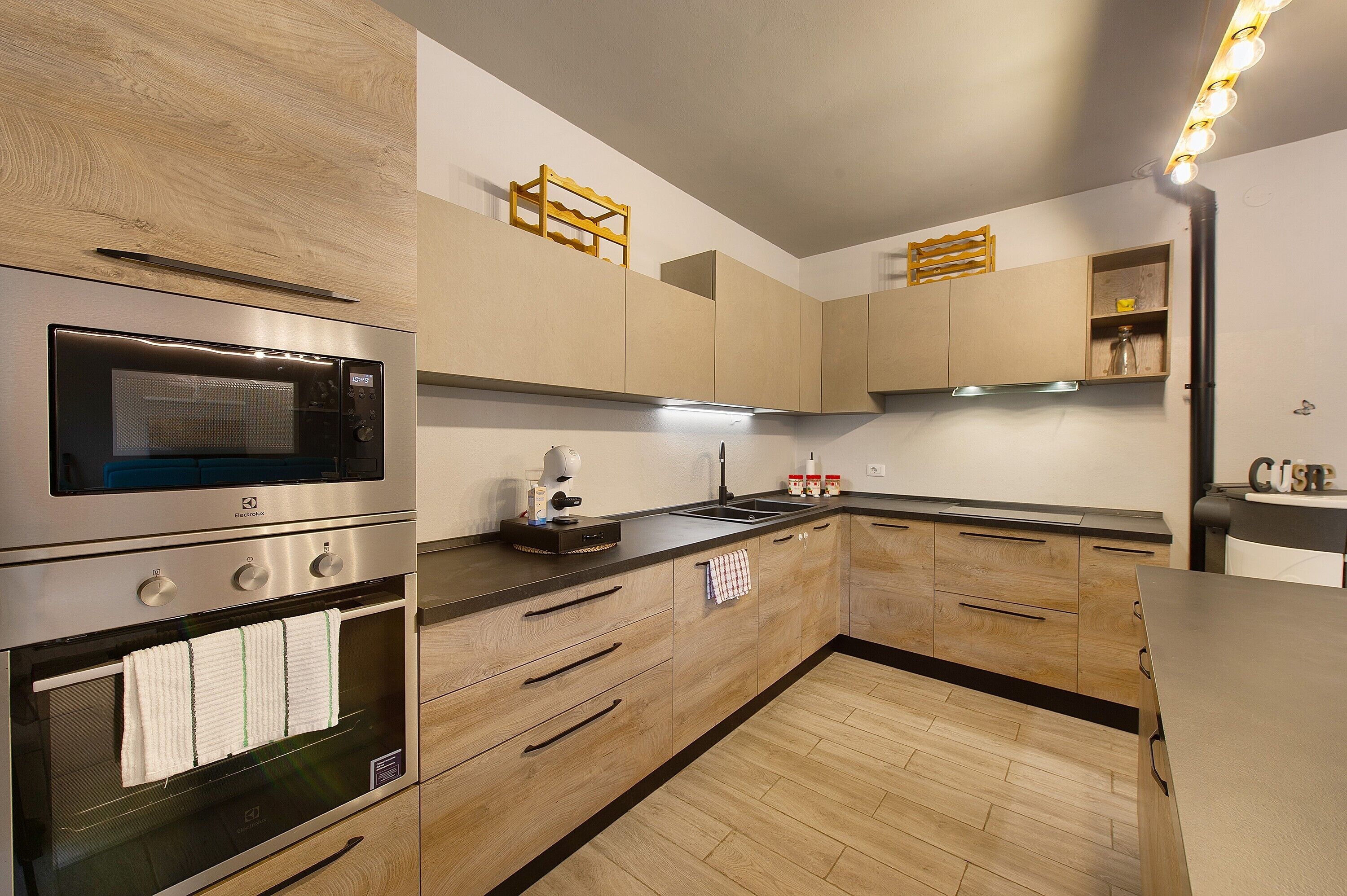 Geladeira, micro-ondas, fogão, cooktop