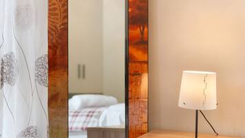 2 Schlafzimmer, BĂŒgeleisen/BĂŒgelbrett, WLAN, BettwĂ€sche