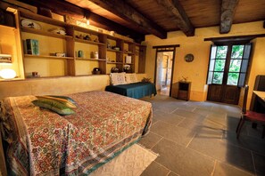 1 chambre, bureau, fer et planche à repasser, Wi-Fi gratuit