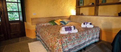 1 habitación, escritorio, tabla de planchar con plancha y wifi gratis