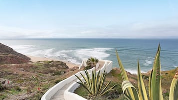 Una spiaggia nelle vicinanze