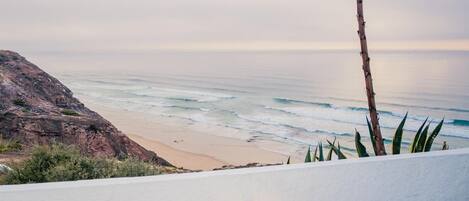 Una spiaggia nelle vicinanze