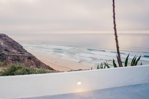 Holiday Home 'Da Praia Valmitão' with Sea View, Private Pool and Wi-Fi