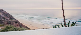 Holiday Home 'Da Praia Valmitão' with Sea View, Private Pool and Wi-Fi