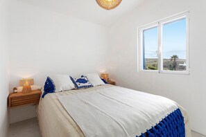 3 bedrooms, iron/ironing board, WiFi, bed sheets - Holiday Home 'Da Praia Valmitão' with Sea View, Private Pool and Wi-Fi (Ribamar)