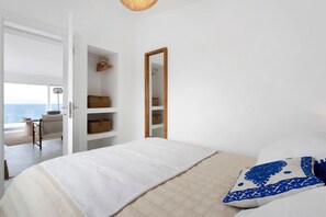3 bedrooms, iron/ironing board, WiFi, bed sheets - Holiday Home Da Praia Valmitão with Sea View, Private Pool and Wi-Fi (Ribamar)